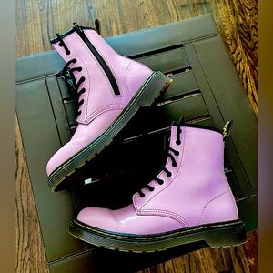 Dr Martens EUC Air Wair Youth 1460 Patent Leather Lace Up Boots